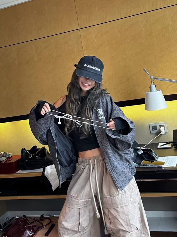 皮革領英字豹紋外套 