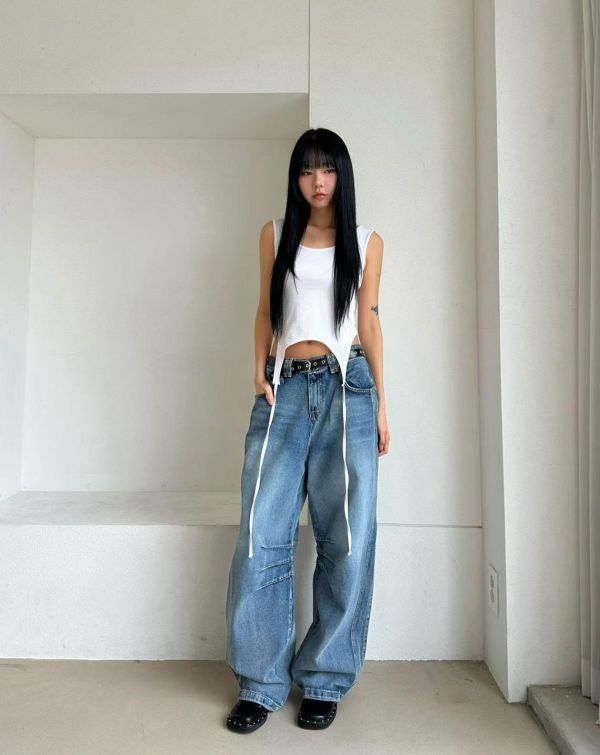 後腰扣環內側抓痕設計牛仔褲 