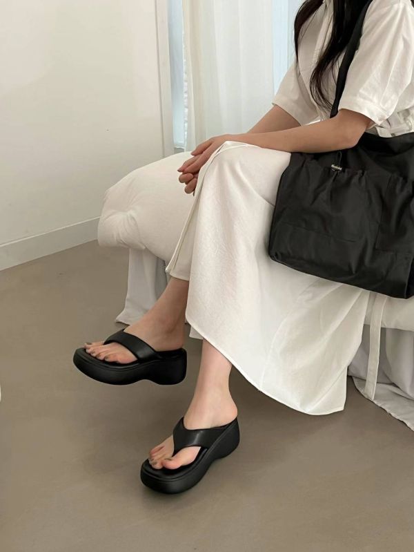 輕盈厚底夾腳拖鞋(正常版) 