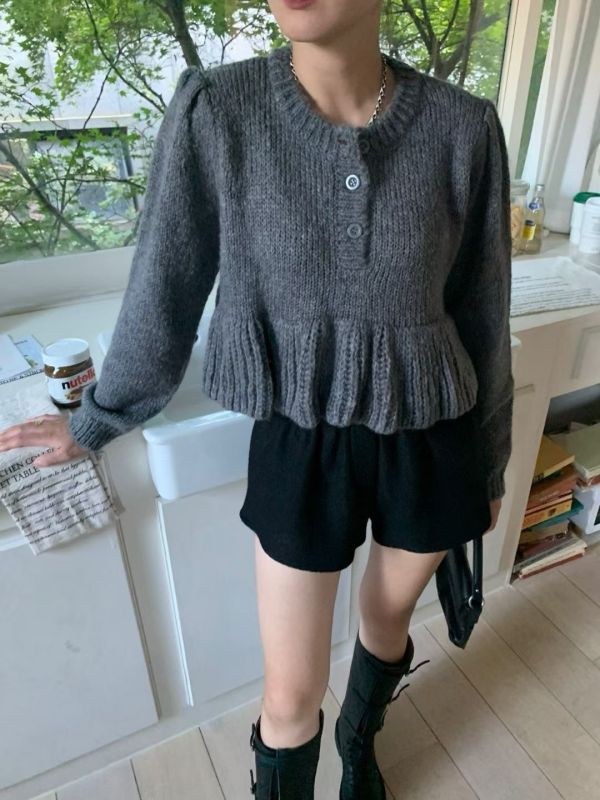 短版花邊針織上衣 