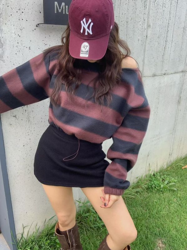 條紋撞色下擺縮口短版毛衣 