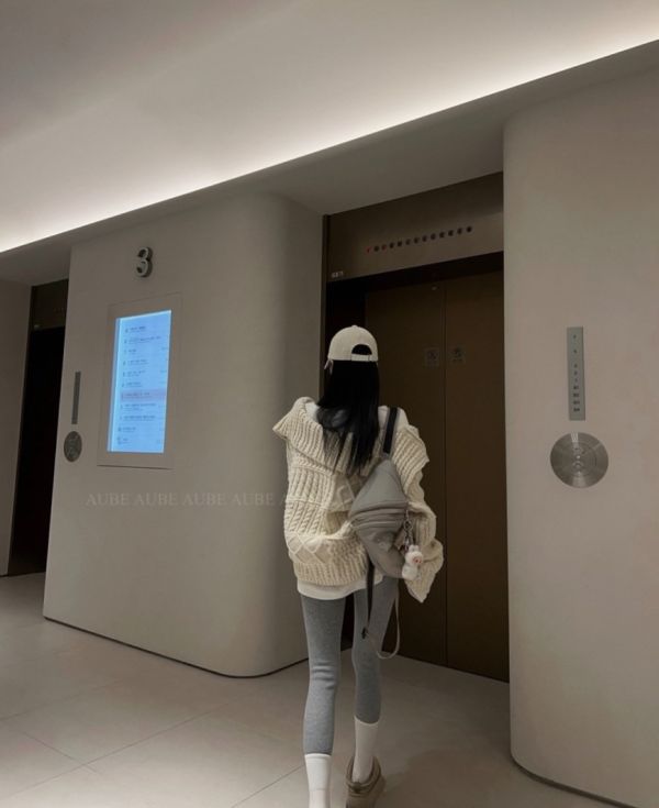 大翻領毛衣針織衫 