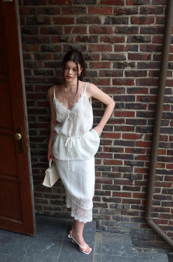 V領花邊抽繩背心 