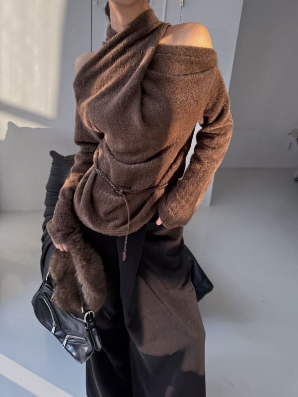 扭結掛脖露肩針織毛衣 