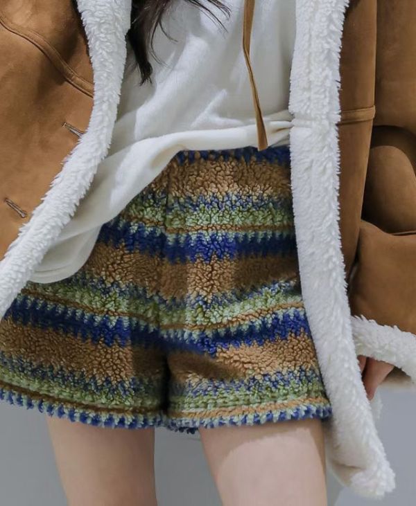 花紋毛絨短褲 