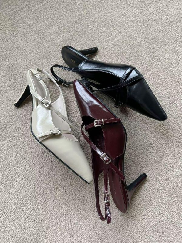 尖頭細扣帶皮革跟鞋(正常版/4公分) 