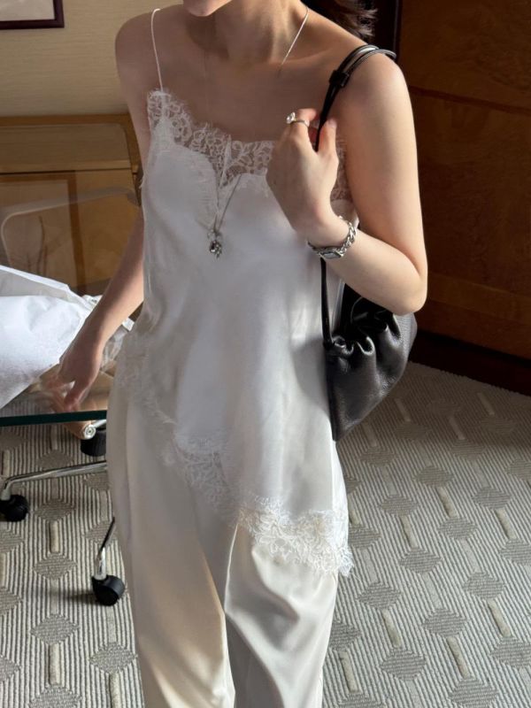 V領蕾絲拼接吊帶背心 