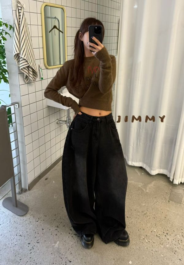 下鈕釦造型英字上衣 