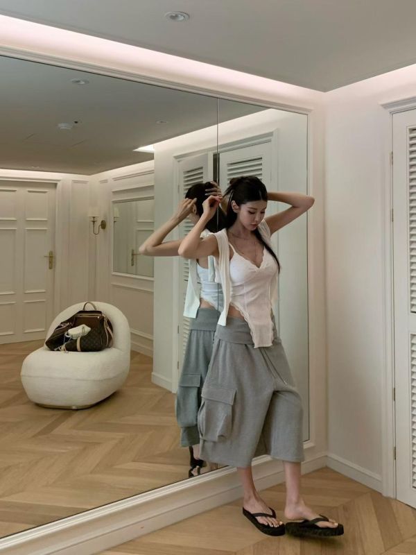 V領帶胸墊蕾絲背心 