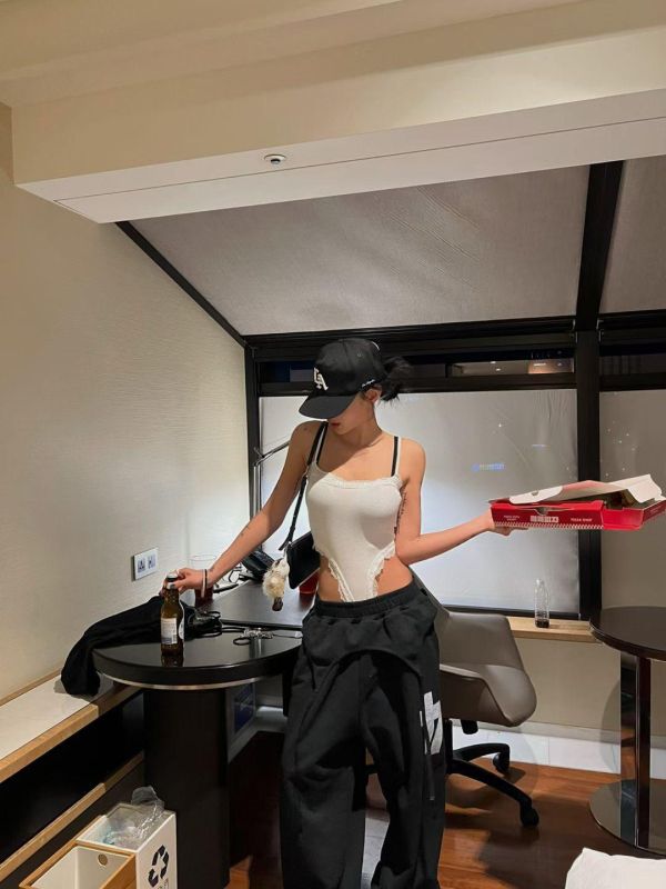 性感蕾絲邊不規則背心 