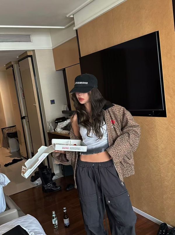 皮革領英字豹紋外套 