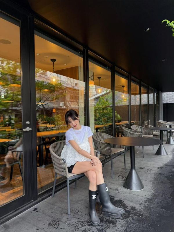 玫瑰花朵傘狀V領背心 