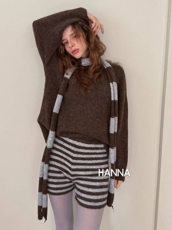 V領羊毛毛衣+條紋短褲SET(附領巾) 