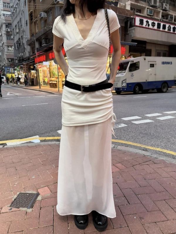 蕾絲性感小飛袖上衣 