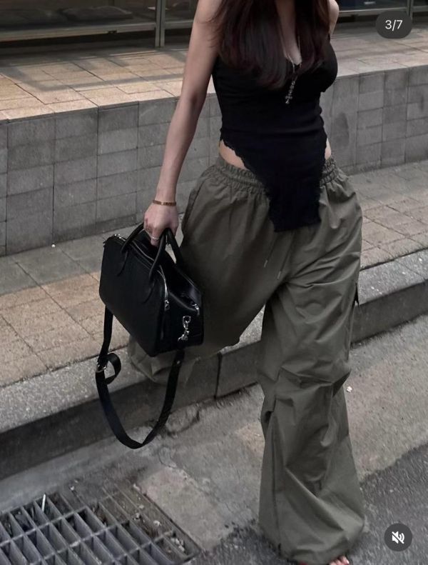 V領帶胸墊蕾絲背心 