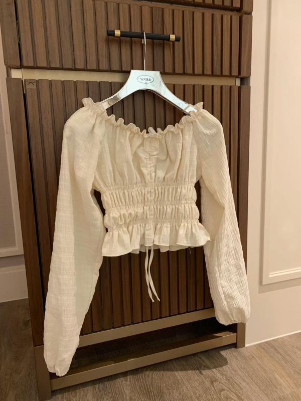 中間抽繩一字領上衣 