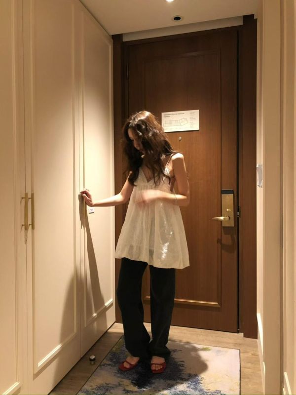 V領花邊背心洋裝 