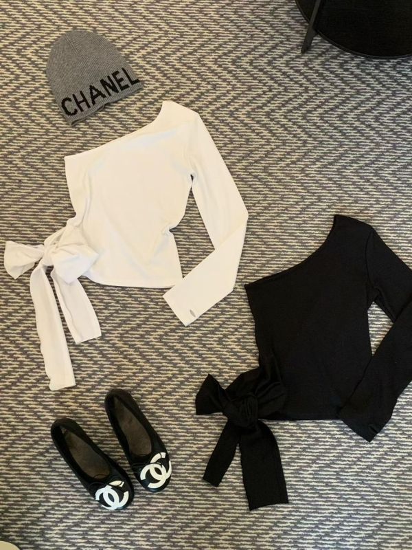 側綁帶單挖肩上衣 