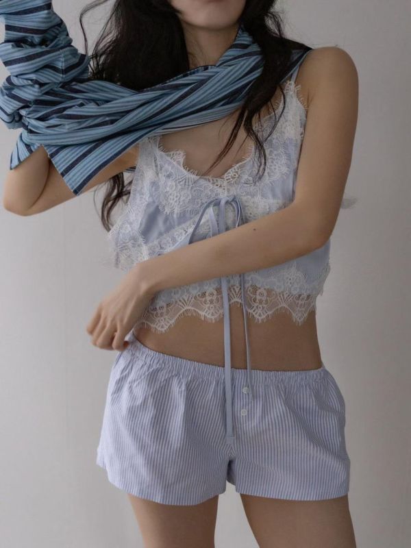 細肩綁帶蕾絲緞面背心 