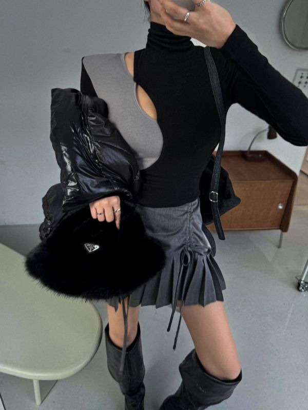 高領縷空拚色上衣 