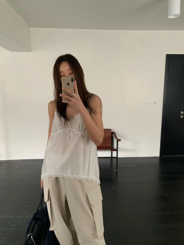 蕾絲圓弧絲綢背心 