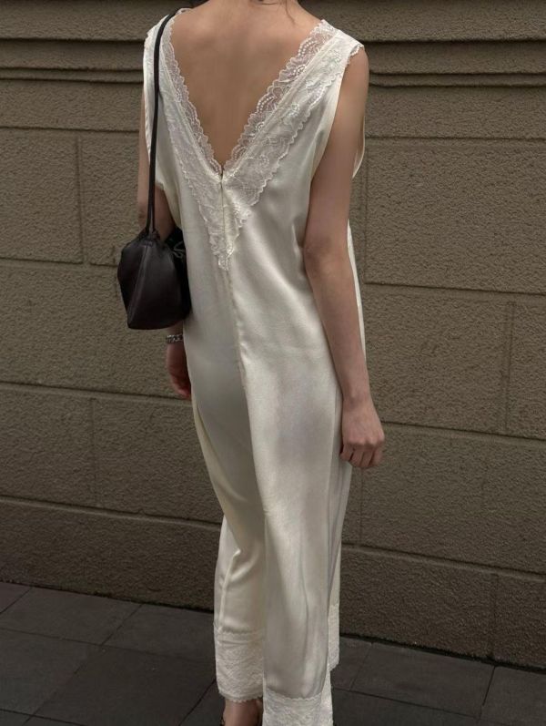 V領連身背心緞面蕾絲長洋裝 