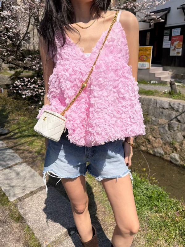 玫瑰花朵傘狀V領背心 