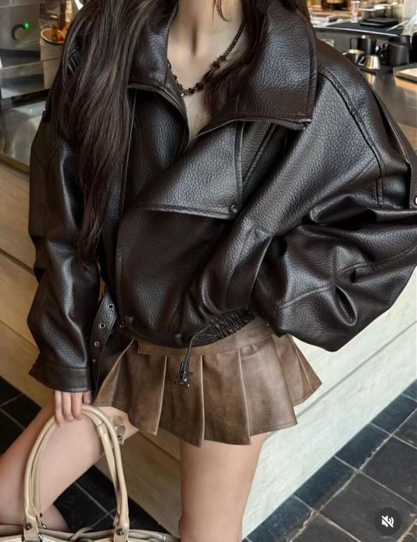 翻領釦帶皮革外套 