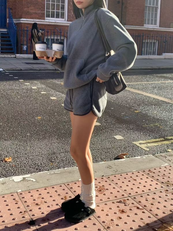 毛料拉鍊立領上衣/毛料綁繩小短褲 