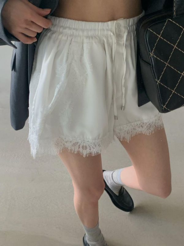 鬆緊腰蕾絲短褲 