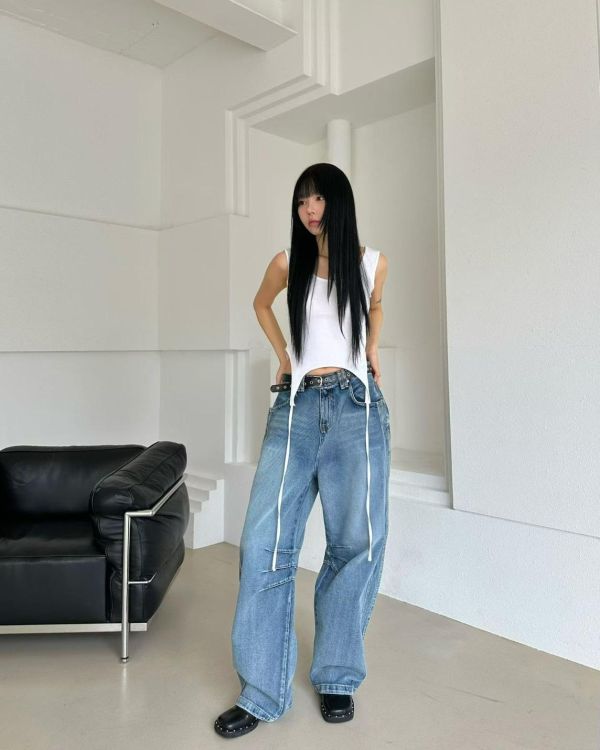 後腰扣環內側抓痕設計牛仔褲 