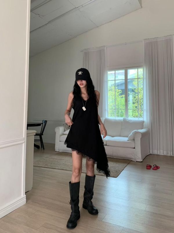 蕾絲拼接下擺不規則洋裝 