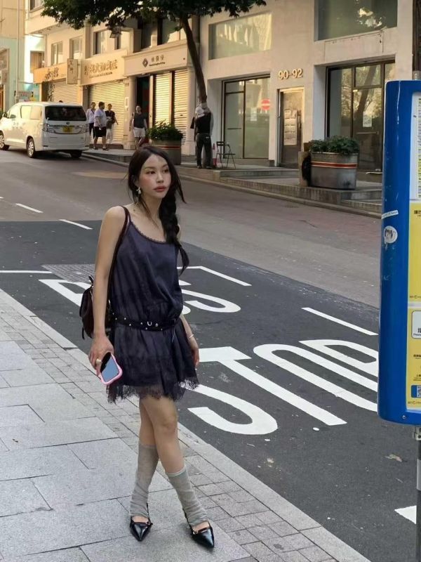 蕾絲花邊吊帶背心洋裝 