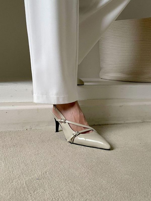 尖頭細扣帶皮革跟鞋(正常版/4公分) 