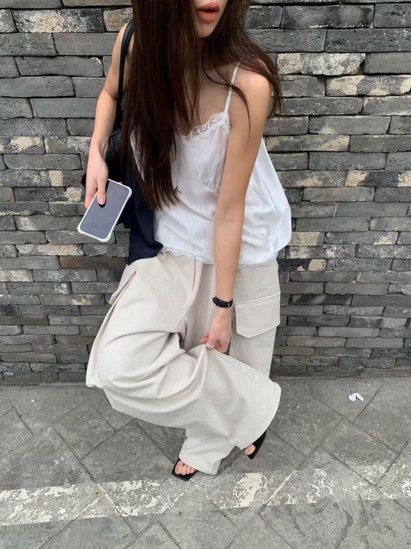 蕾絲圓弧絲綢背心 