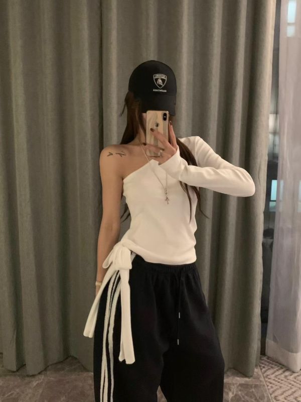 側綁帶單挖肩上衣 