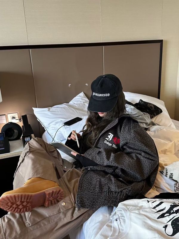 皮革領英字豹紋外套 