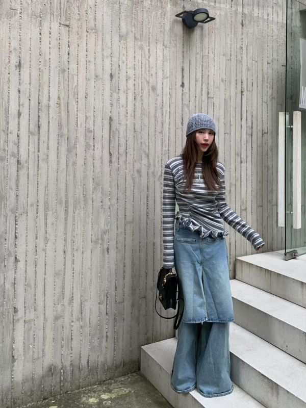 斜邊木耳邊條紋上衣 