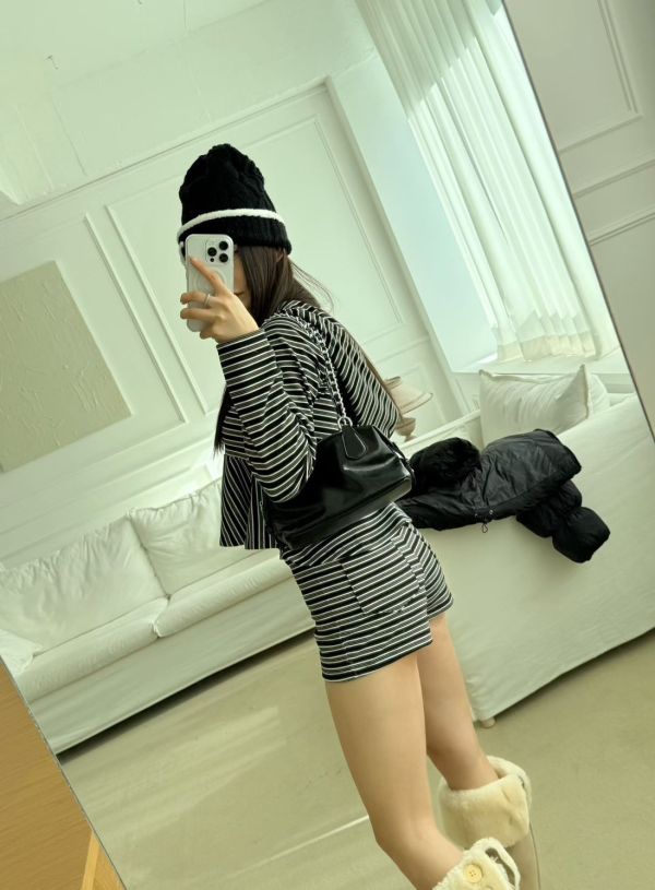 下擺荷葉條紋外套/條紋休閒短褲 