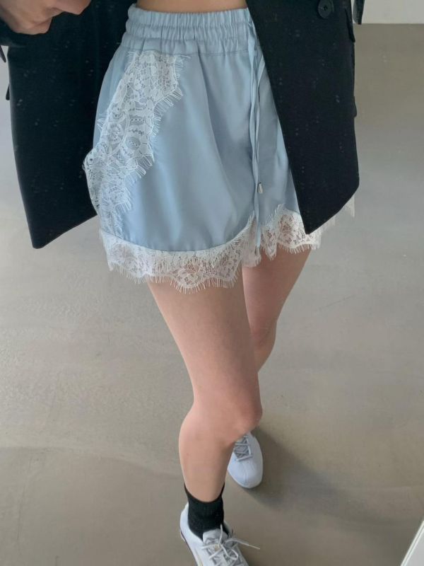 鬆緊腰蕾絲短褲 