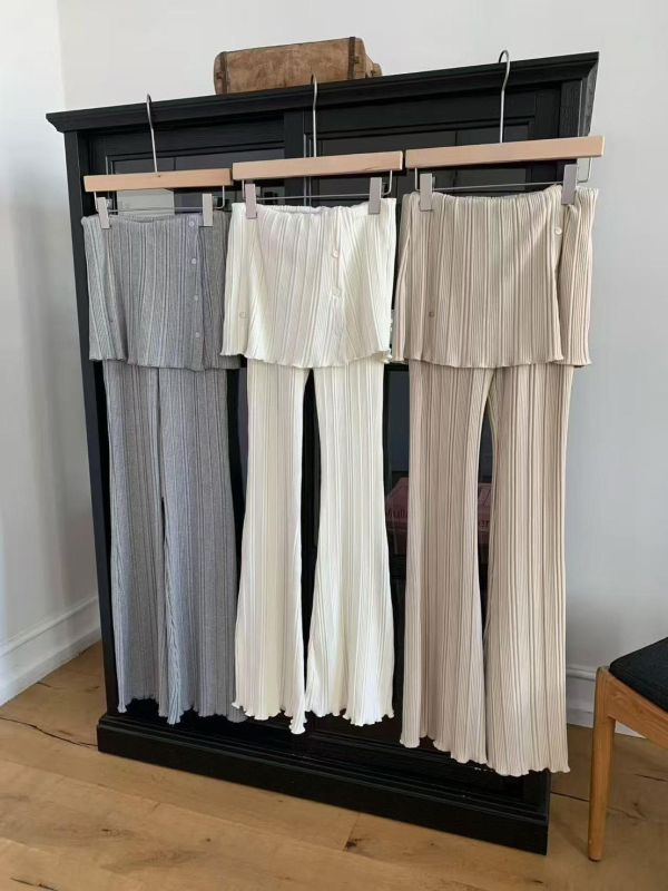 排釦裙襬坑條長褲 