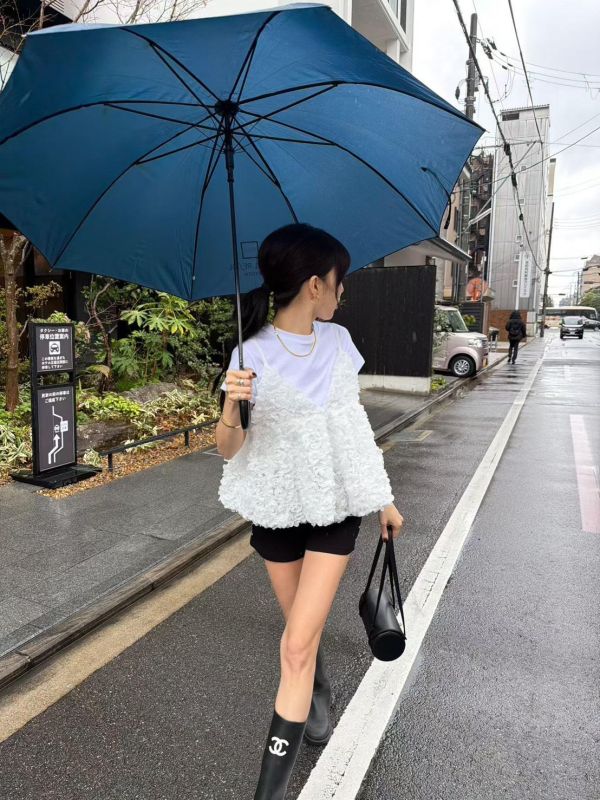 玫瑰花朵傘狀V領背心 