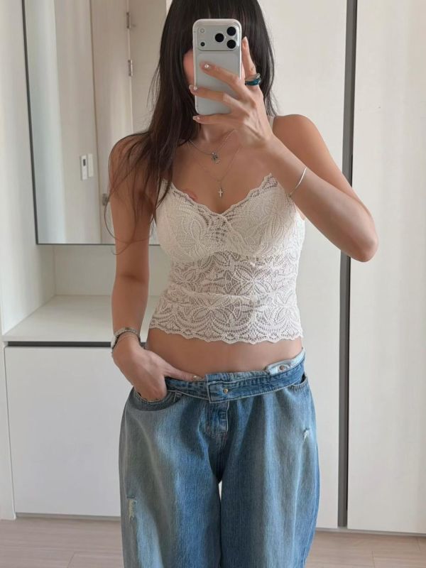 蕾絲內搭有罩杯吊帶背心 