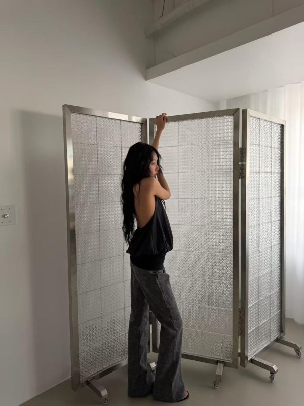 大露背繞脖背心 