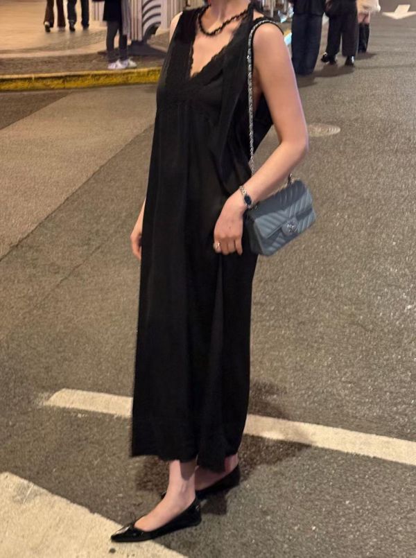 V領連身背心緞面蕾絲長洋裝 