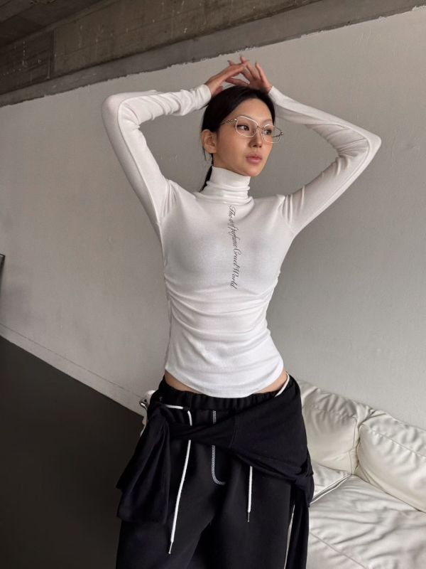 字母高領磨毛顯瘦上衣 