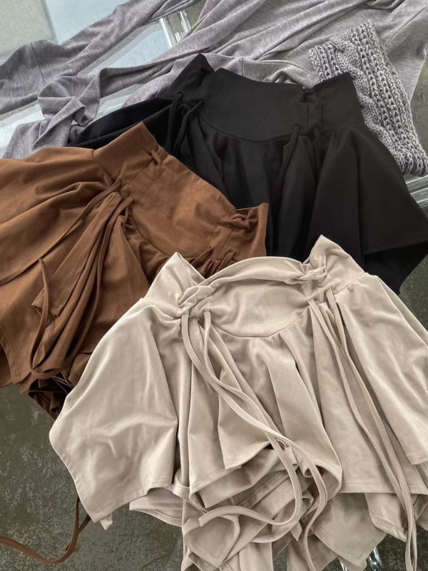 不規則麂皮顯瘦短褲裙 