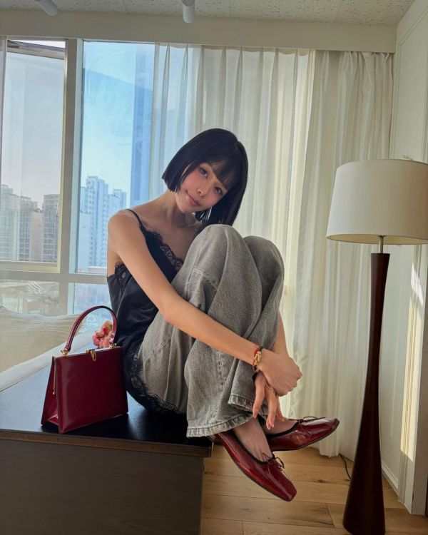 緞面光澤蕾絲細肩斜切背心 