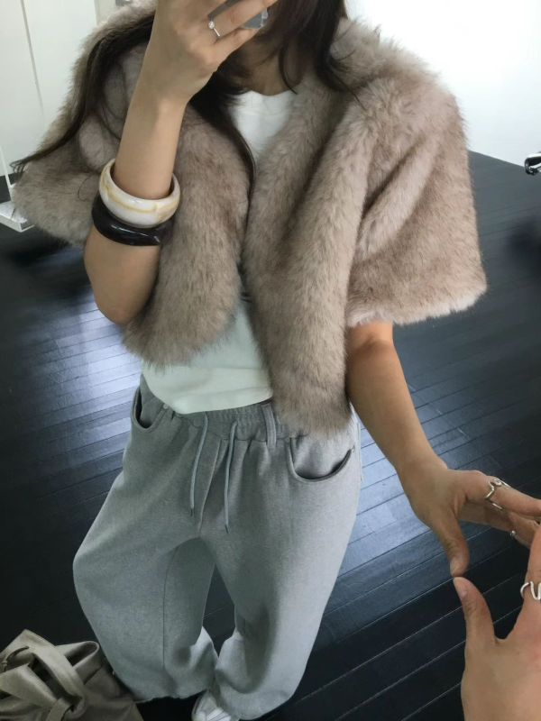 毛絨絨短版外套 