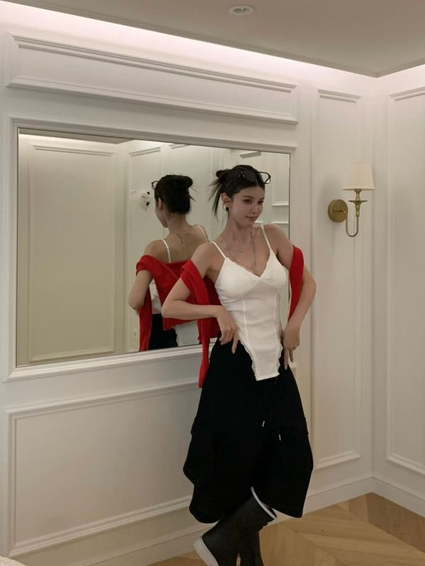 V領帶胸墊蕾絲背心 